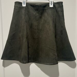 Loft dark olive flowy skirt. Size 6 NWT